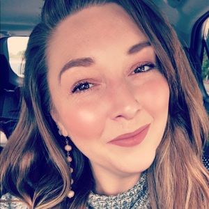 Meet your Posher, Lora